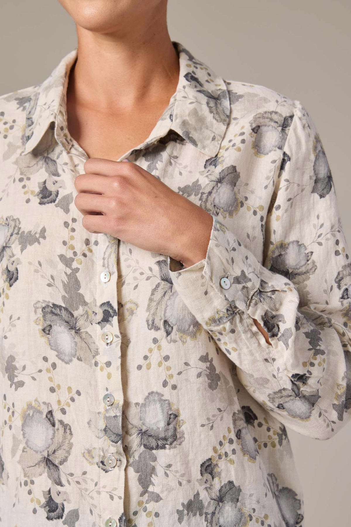Spring Cut Loose Leoni Floral Print Fitted Shirt 