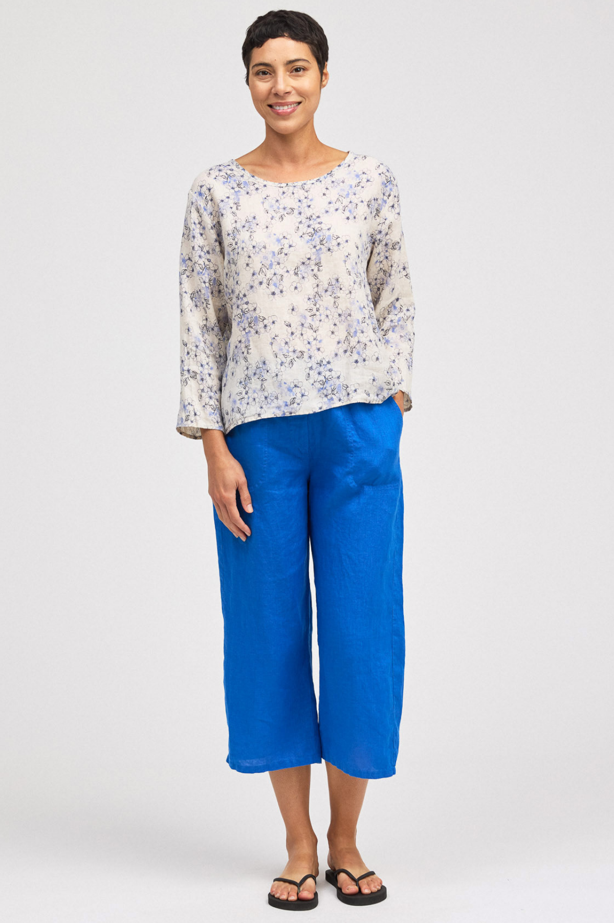 Cut Loose Morning Glory Linen 3/4 Split Back Top 