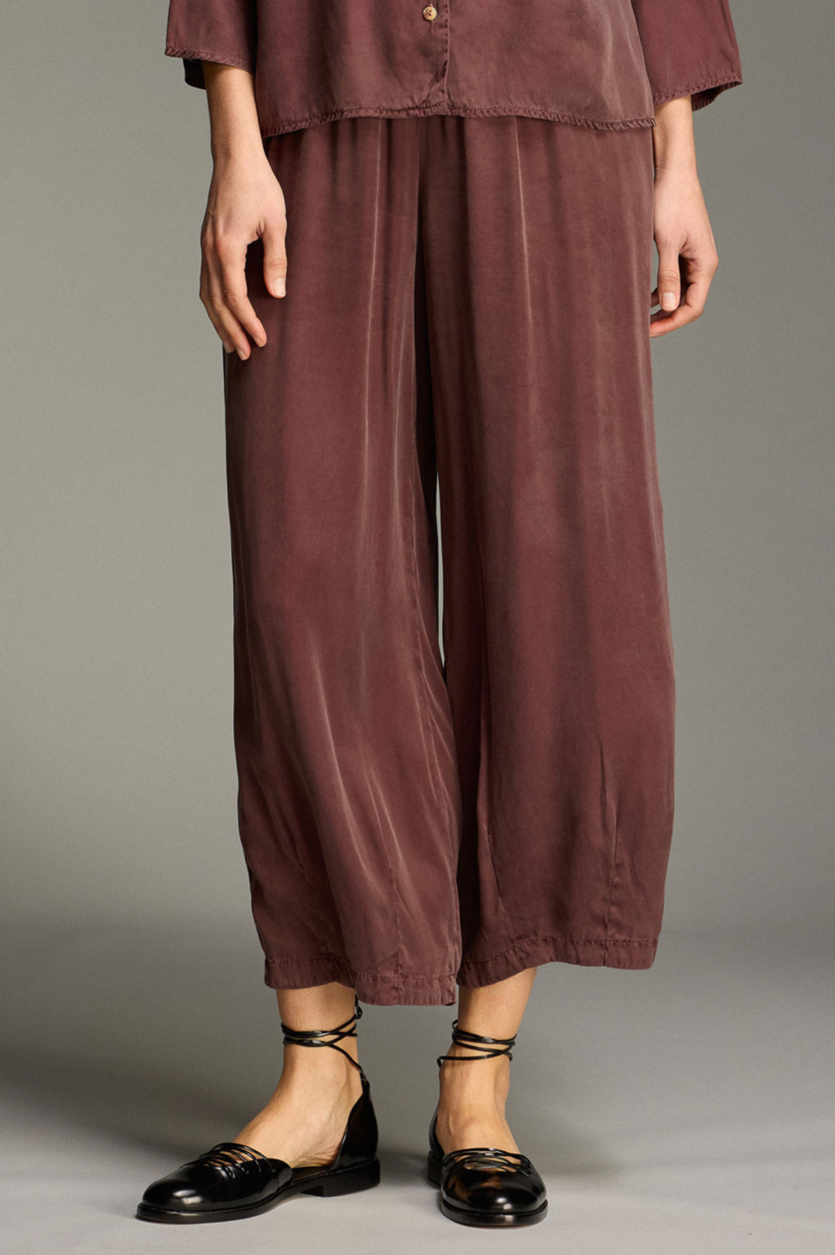 Cut Loose Vintage Satin Cropped Pantw/Darts Fall 2026- Special Order