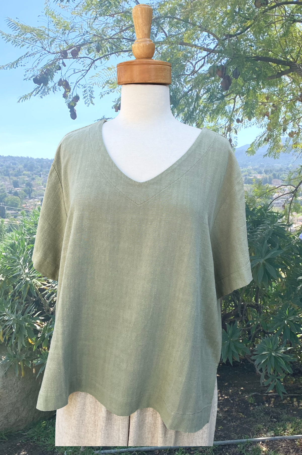 Jupee Linen Blend V-Neck Top in Sage